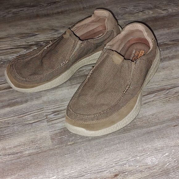 Skechers Relaxed Fit Air Cooled Memory Foam  Tan slip on Shoes  Sz 11 - Picture 1 of 7
